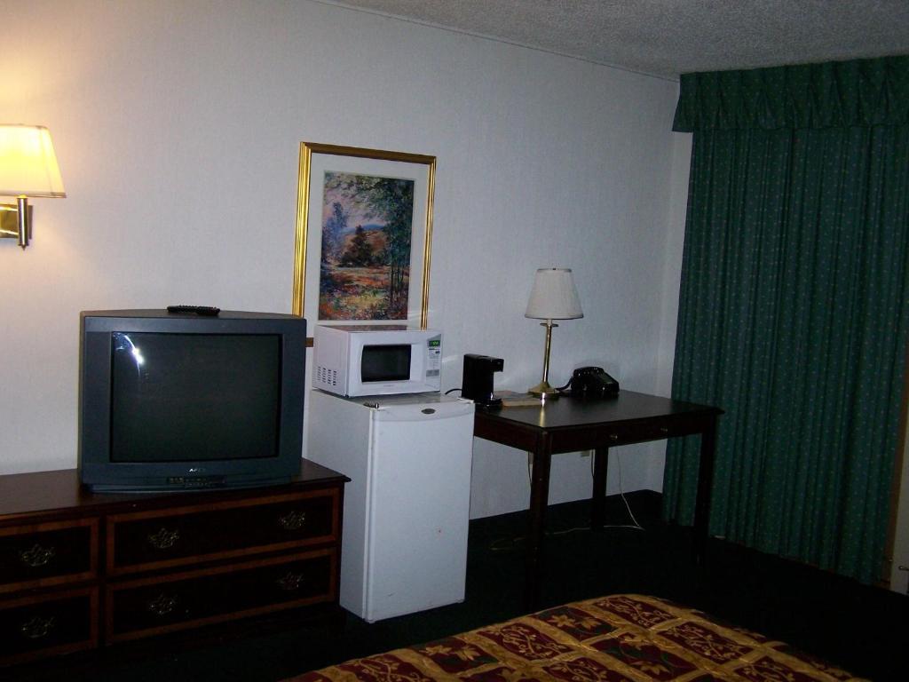 Seasons Inn And Suites Fort Smith Rum bild