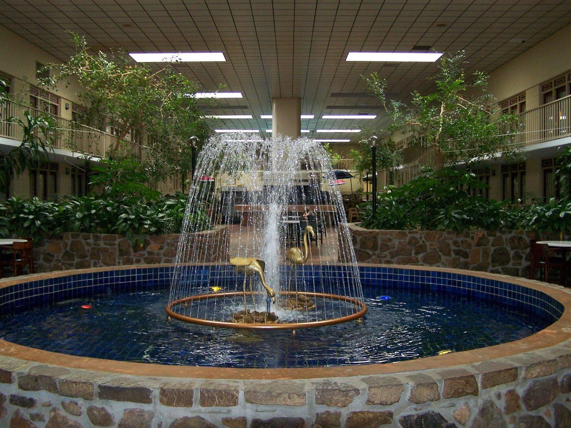 Seasons Inn And Suites Fort Smith Exteriör bild