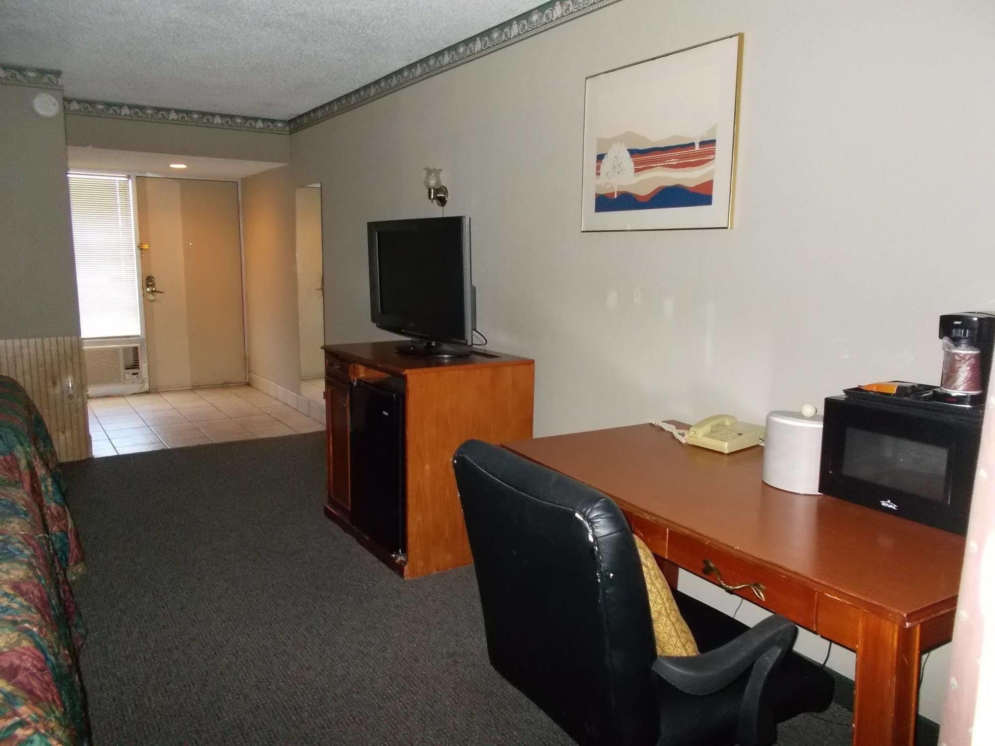 Seasons Inn And Suites Fort Smith Exteriör bild
