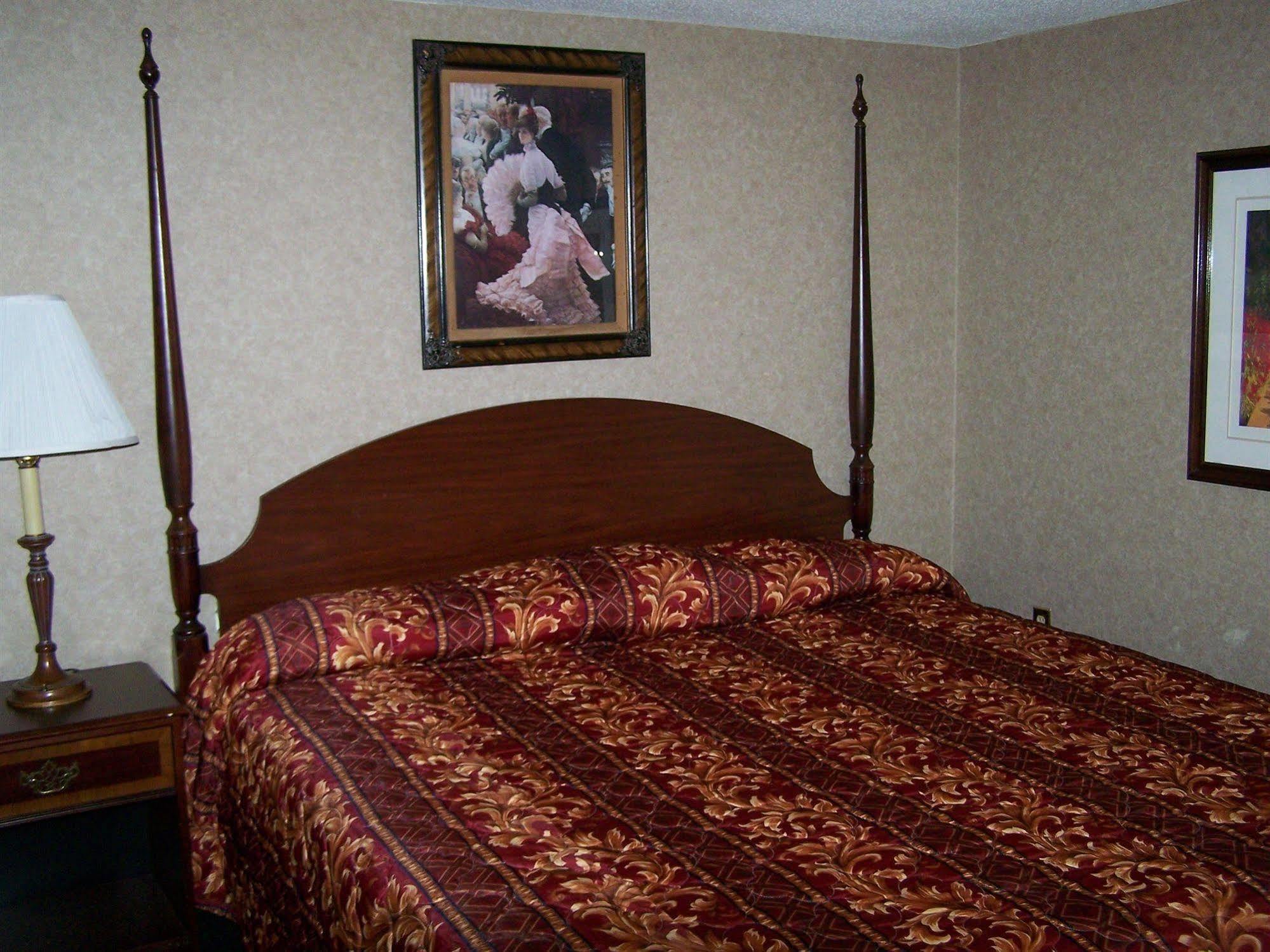 Seasons Inn And Suites Fort Smith Exteriör bild